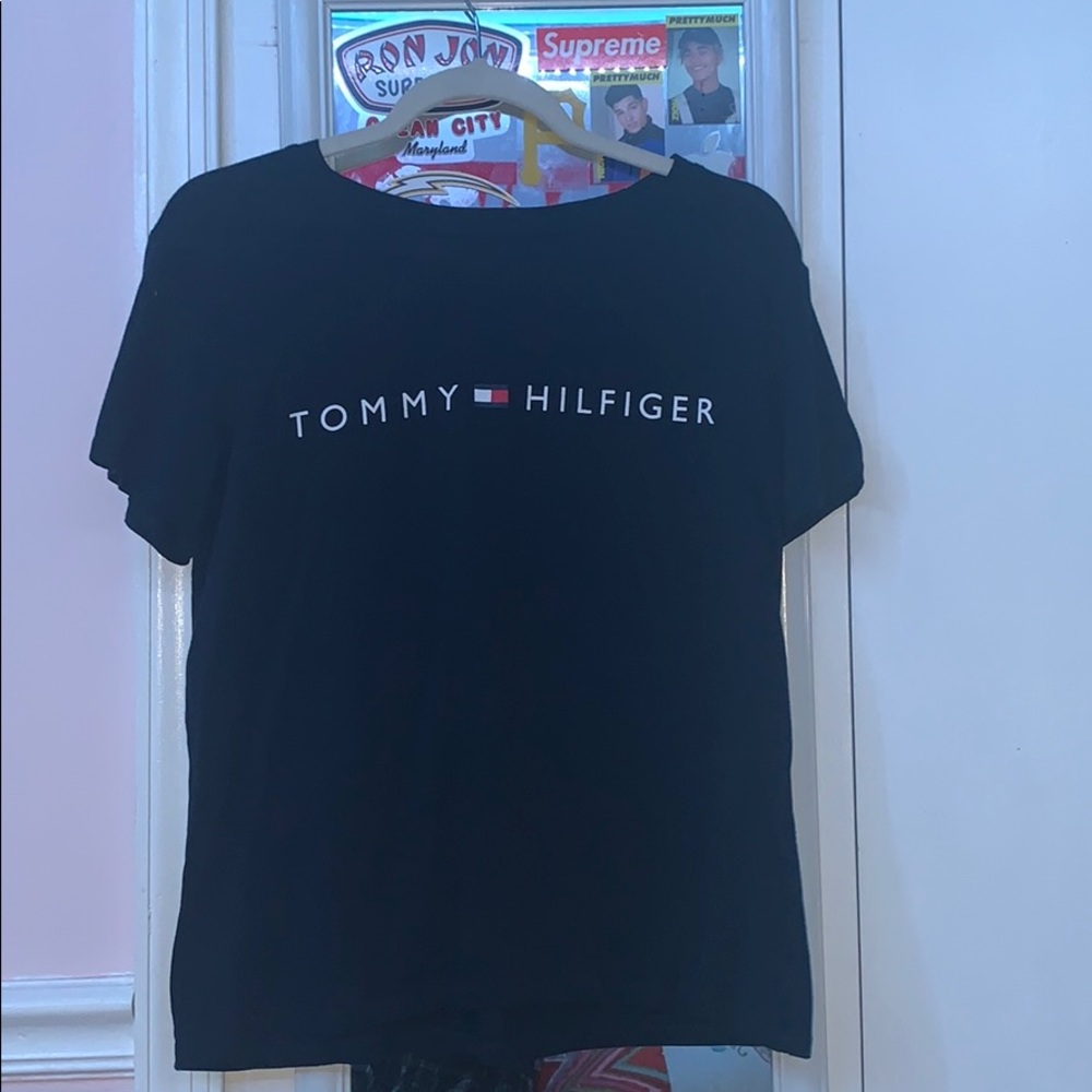 Women’s Medium Tommy Hilfiger Shirt
